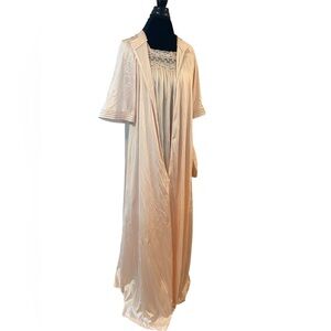 Vintage 2 piece Vanity Fair Cream Lace Trim Lingerie Nightgown and Robe